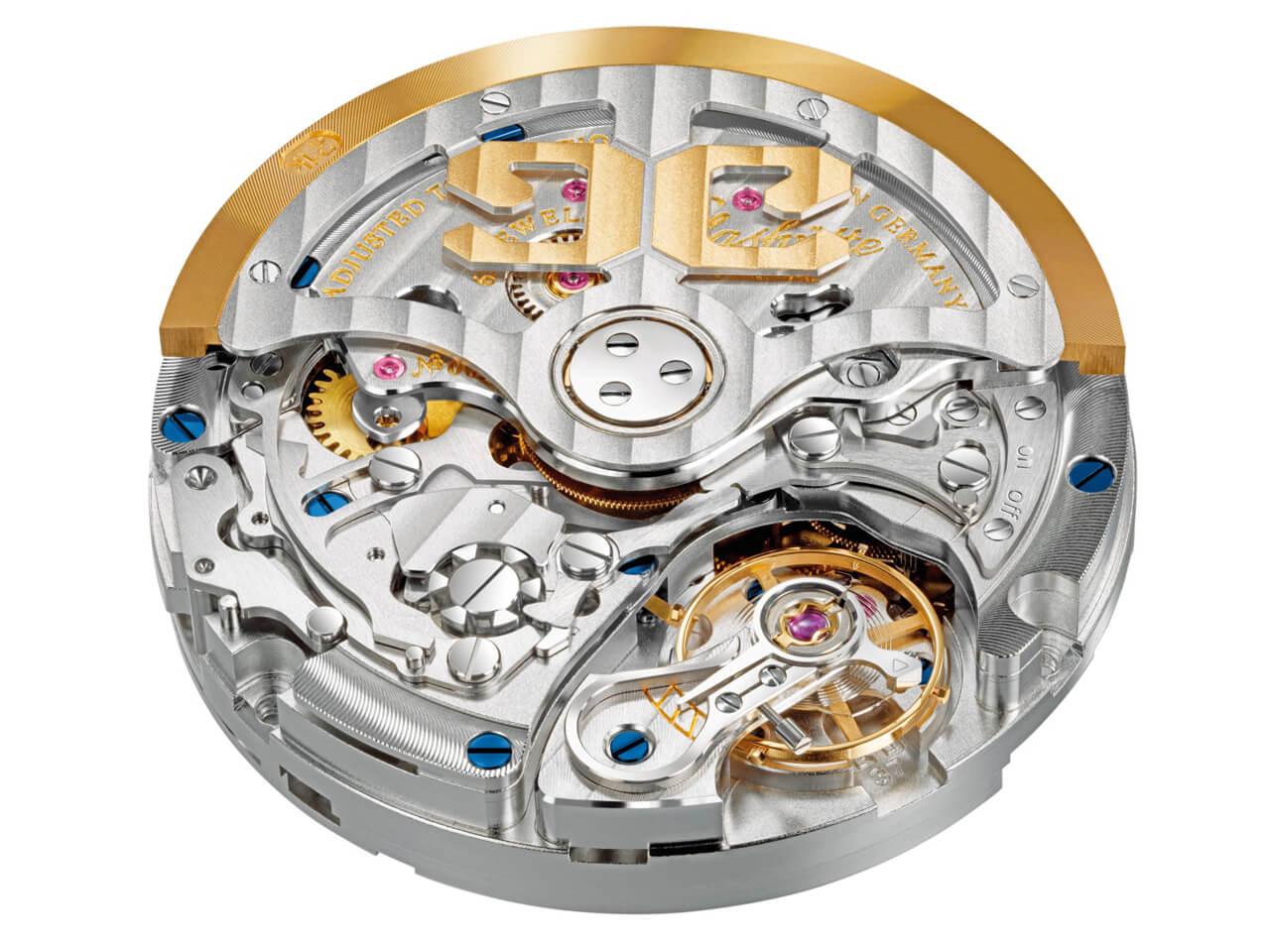 Glashütte Original Senator Chronograph Panoramadatum Automatik Platin 42mm weißes Zifferblatt blaues Lederband – Herrenuhren Chronograph aus 950 Platin. Das Gehäuse ist rund und silber. Das Lederarmband Kroko / Alligator ist blau. Das Zifferblatt ist römisch und silber. – Ansicht 4