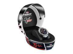 Tissot T-Race MotoGP                  2024 Chronograph Limited Edition  Quarz Edelstahl 45mm blaues Zifferblatt blaues Silikonband – Herrenuhren Chronograph aus Edelstahl. Das Gehäuse ist rund und silber. Das Kautschuk / Kunststoff / Silikon Armband ist blau. Das Zifferblatt ist arabisch Index und blau. – Ansicht 3