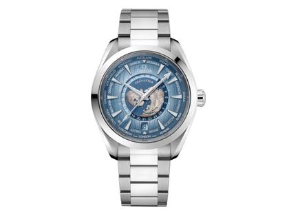 Omega Seamaster Aqua Terra 150M Automatik Edelstahl 43mm hellblaues Zifferblatt Metallband – Herrenuhren Uhr mit Datum aus Edelstahl. Das Gehäuse ist rund und silber. Das Edelstahlarmband ist silber. Das Zifferblatt ist ein Index in blau.