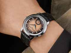 Frederique Constant Classics Moneta Handaufzug Edelstahl 38,5mm braunes Zifferblatt schwarzes Lederband limitiert – Herrenuhren Uhr ohne Datum aus Edelstahl und Leder. Das Gehäuse ist rund und silber. Das Lederarmband ist schwarz. Das Zifferblatt ist ein Index in braun. – Ansicht 11