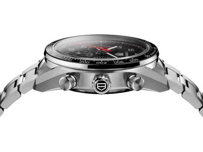 TAG Heuer Carrera Chronograph Sport Automatik Edelstahl 42mm schwarzes Zifferblatt Metallband – Herrenuhren Chronograph aus Edelstahl und Keramik. Das Gehäuse ist rund und silber. Das Edelstahlarmband ist silber. Das Zifferblatt ist arabisch Index und schwarz. – Ansicht 3