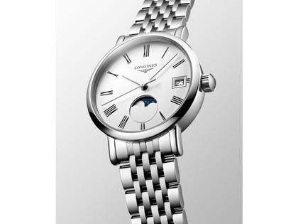 Longines Elegant Collection Quarz Edelstahl 30mm weißes Zifferblatt Metallband – Damenuhren Uhr mit Datum aus Edelstahl. Das Gehäuse ist rund und silber. Das Edelstahlarmband ist silber. Das Zifferblatt ist römisch und weiß. – Ansicht 2