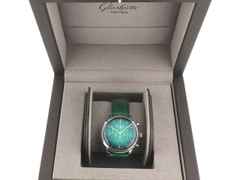 Glashütte Original Sixties Chronograph Annual Edition Automatik Edelstahl 42mm grünes Zifferblatt grünes Lederband 1-39-34-05-22-04 Full Set Occasion Neu – Herrenuhren Chronograph aus Edelstahl. Das Gehäuse ist rund und silber. Das Lederarmband Kroko / Alligator ist grün. Das Zifferblatt ist arabisch Index und grün. – Ansicht 6