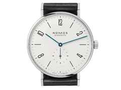 Nomos Glashütte Tangente 38 Handaufzug Edelstahl 38mm weißes Zifferblatt schwarzes Lederband Stahlboden – Herrenuhren Uhr ohne Datum aus Edelstahl und Leder. Das Gehäuse ist rund und silber. Das Lederarmband ist schwarz. Das Zifferblatt ist arabisch Index und weiß. – Ansicht 3