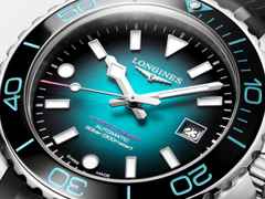Longines HydroConquest 2026 Commonwealth Games Automatik Edelstahl 42mm türkises Zifferblatt schwarzes Kautschukband – Herrenuhren Uhr mit Datum aus Edelstahl, Kautschuk und Keramik. Das Gehäuse ist rund und silber. Das Kautschuk / Kunststoff / Silikon Armband ist schwarz. Das Zifferblatt ist ein Index in schwarz. – Ansicht 4