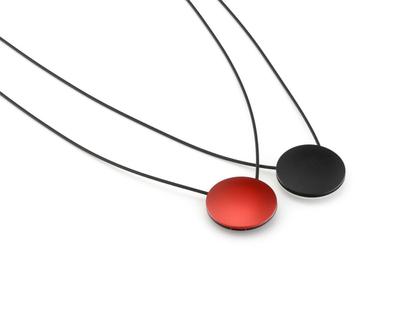 Step by Step Collier Edelstahl Aluminium rot und schwarz – Halsschmuck Collier aus Aluminium.