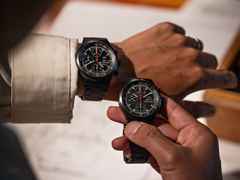 Porsche Design Chronograph 1 - Hodinkee 2024 Limited Edition Automatik Titan beschichtet 41mm schwarzes Zifferblatt Metallband beschichtet – Herrenuhren Chronograph aus Titan und Titancarbid beschichtet. Das Gehäuse ist rund und schwarz. Das Titanarmband ist schwarz. Das Zifferblatt ist arabisch Index und schwarz. – Ansicht 13