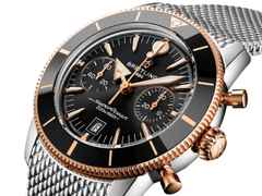 Breitling Superocean Heritage B01 Chronograph Automatik Edelstahl 42mm schwarzes Zifferblatt Metallband – Herrenuhren Chronograph aus 750 Rotgold, Edelstahl und Keramik. Das Gehäuse ist rund und silber. Das Edelstahlarmband ist silber. Das Zifferblatt ist ein Index in schwarz. – Ansicht 2