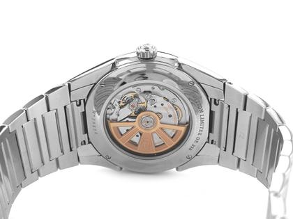 Juwelier Roller Parmigiani Fleurier Tonda GT Big Date Automatik 42mm Metallband und Kautschukband PFC910-0000210-B00182 Full Set Occasion – Herrenuhren Uhr mit Datum aus Edelstahl. Das Gehäuse ist rund und silber. Das Edelstahlarmband ist silber. Das Zifferblatt ist ein Index in schwarz. – Ansicht 2