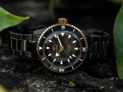 Rado Captain Cook  Keramik schwarz roségold Keramikband – Herrenuhren Uhr ohne Datum aus Keramik. Das Gehäuse ist rund und schwarz. Das Keramikarmband ist schwarz. Das Zifferblatt ist ein Index in schwarz. – Ansicht 6