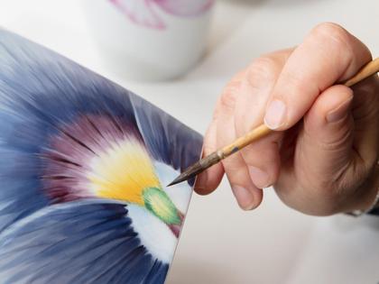 Meissen Giant Bloom Vase "Stiefmütterchen" 21 cm – Porzellanwaren Porzellanvase in weiß und aus Porzellan. – Ansicht 4