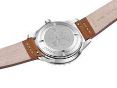 Rado Captain Cook Edelstahl blau Lederband – Herrenuhren Uhr mit Datum aus Edelstahl und Keramik. Das Gehäuse ist rund und silber. Das Lederarmband ist braun. Das Zifferblatt ist ein Index in blau. – Ansicht 3