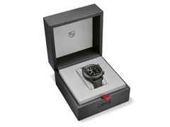Oris Big Crown ProPilot Altimeter Automatik Karbon 47mm schwarzes Zifferblatt grünes Textilband – Herrenuhren Uhr mit Datum aus Carbon, Leder, PVD beschichtet und Titan. Das Gehäuse ist rund und schwarz. Das Textilarmband ist grau. Das Zifferblatt ist arabisch Index und schwarz. – Ansicht 6