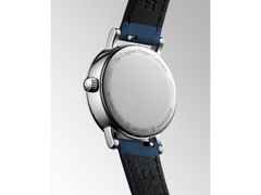 Longines Elegant Collection Quarz Edelstahl 30mm weißes Zifferblatt blaues Lederband – Damenuhren Uhr mit Datum aus Edelstahl und Leder. Das Gehäuse ist rund und silber. Das Lederarmband ist blau. Das Zifferblatt ist römisch und weiß. – Ansicht 3