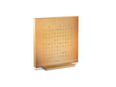 Qlocktwo Earth 13.5 Metal Collection Golden Legend mit Aluminiumgehäuse – Großuhren Tischuhr aus Aluminium. Das Gehäuse ist quadratisch und gelbgold. Das Zifferblatt ist digital und gelbgold.