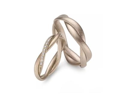 Gerstner Exclusiv-Kollektion Trauring Paar aus 585/- Haselnussgold mit Brillanten 0,045ct – Ringe Trauring mit Besatz in braun und aus 585 Weißgold/Rotgold.