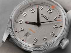 Oris ProPilot Date Automatik Edelstahl 41mm graues Zifferblatt graues Lederband – Herrenuhren Uhr mit Datum aus Edelstahl und Leder. Das Gehäuse ist rund und silber. Das Lederarmband ist grau. Das Zifferblatt ist arabisch und grau. – Ansicht 4