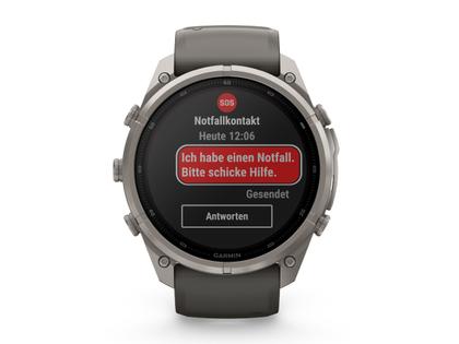 Garmin Fenix 9 Pro inReach Solar Titan 51mm digitales Display graues Silikonband – Herrenuhren Uhr Multifunktion aus Kautschuk und Titan. Das Gehäuse ist rund und grau. Das Kautschuk / Kunststoff / Silikon Armband ist grau. Das Zifferblatt ist digital und schwarz.