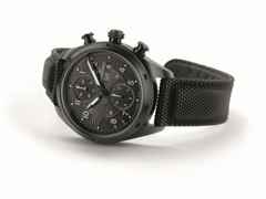 Hamilton Khaki Field Auto Chrono Resident Evil Requiem Limited Edition Automatik Edelstahl PVD-Schwarz 42mm schwarzes Zifferblatt Kautschukband – Herrenuhren Chronograph aus Edelstahl und PVD beschichtet. Das Gehäuse ist rund und schwarz. Das Kautschuk / Kunststoff / Silikon Armband ist schwarz. Das Zifferblatt ist arabisch Index und schwarz. – Ansicht 4
