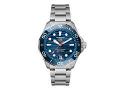 TAG Heuer Aquaracer Professional 300 Date Automatik Edelstahl 42mm blaues Zifferblatt Metallband – Herrenuhren Uhr mit Datum aus Edelstahl und Keramik. Das Gehäuse ist rund und silber. Das Edelstahlarmband ist silber. Das Zifferblatt ist ein Index in blau.