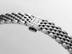 Longines Elegant Collection Quarz Edelstahl 30mm weißes Perlmutt-Zifferblatt Metallband – Damenuhren Uhr mit Datum aus Edelstahl. Das Gehäuse ist rund und silber. Das Edelstahlarmband ist silber. Das Zifferblatt ist ein Index in weiß. – Ansicht 5