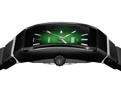 Rado Anatom Automatik Keramik 32,5mm schwarz-grünes Zifferblatt schwarzes Kautschukband – Damenuhren Uhr mit Datum aus Edelstahl, Kautschuk und Keramik. Das Gehäuse ist rechteckig und schwarz. Das Kautschuk / Kunststoff / Silikon Armband ist schwarz. Das Zifferblatt ist ein Index in grün. – Ansicht 3