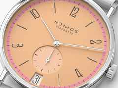 Nomos Glashütte Tangente 38 Datum "175 Years Watchmaking - Pastell" Handaufzug Edelstahl korallfarbenes Zifferblatt graues Textilband Glasboden – Herrenuhren Uhr mit Datum aus Edelstahl. Das Gehäuse ist rund und silber. Das Textilarmband ist grau. Das Zifferblatt ist arabisch Index und orange. – Ansicht 4