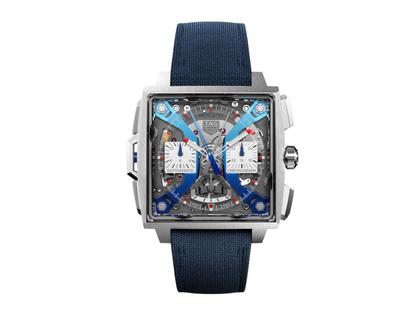 TAG Heuer Monaco Split-Seconds Chronograph Automatik Titan 39mm skelettiertes Zifferblatt blaues Lederband – Herrenuhren Chronograph aus Leder und Titan. Das Gehäuse ist quadratisch und silber. Das Lederarmband ist blau. Das Zifferblatt ist ein Index in transparent.