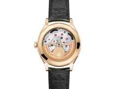 Omega Constellation Observatory Automatik Gelbgold 39mm goldenes Zifferblatt grünes Lederband – Herrenuhren Uhr ohne Datum aus 750 Gelbgold und Leder. Das Gehäuse ist rund und gelbgold. Das Lederarmband Kroko / Alligator ist grün. Das Zifferblatt ist ein Index in gelbgold. – Ansicht 3