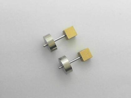 Apero Ohrstecker Würfel Aluminium 4mm Gelb – Ohrschmuck Ohrstecker aus Aluminium.