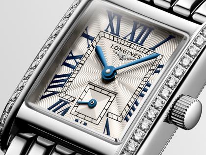 Longines DolceVita   Mini Quarz Edelstahl 22x29mm silbernes Zifferblatt mit Brillanten Metallband – Damenuhren Uhr ohne Datum aus Edelstahl. Das Gehäuse ist rechteckig und silber. Das Edelstahlarmband ist silber. Das Zifferblatt ist römisch und silber. – Ansicht 2