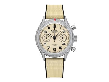 Hanhart 417 TI Desert Pilot Chronograph Handaufzug Edelstahl 42mm beiges Zifferblatt beiges Kautschukband limitiert – Herrenuhren Chronograph aus Kautschuk und Titan. Das Gehäuse ist rund und silber. Das Edelstahlarmband ist beige. Das Zifferblatt ist arabisch und beige.