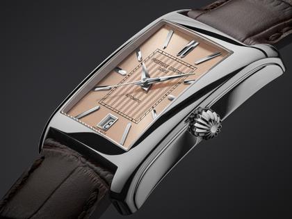Frederique Constant Classics Carree Automatik Edelstahl 42mm roséfarbenes Zifferblatt braunes Lederband – Herrenuhren Uhr mit Datum aus Edelstahl und Leder. Das Gehäuse ist rechteckig und silber. Das Lederarmband ist braun. Das Zifferblatt ist ein Index in roségold. – Ansicht 4