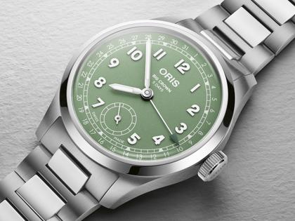 Oris Big Crown Pointer Date Calibre 403 Automatik Edelstahl 40mm grünes Zifferblatt Metallband – Herrenuhren Uhr mit Datum aus Edelstahl. Das Gehäuse ist rund und silber. Das Edelstahlarmband ist silber. Das Zifferblatt ist arabisch und grün. – Ansicht 3
