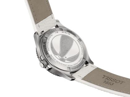 Tissot Seastar Wilson WNBA Quarz Edelstahl 40mm weißes Zifferblatt weißes Lederband – Herrenuhren Uhr mit Datum aus Edelstahl. Das Gehäuse ist rund und silber. Das Lederarmband ist weiß. Das Zifferblatt ist ein Index in weiß. – Ansicht 5