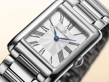 Maurice Lacroix Fiaba Square Quarz Edelstahl 24x34mm silbernes Zifferblatt Metallband – Damenuhren Uhr ohne Datum aus Edelstahl. Das Gehäuse ist rechteckig und silber. Das Edelstahlarmband ist silber. Das Zifferblatt ist römisch und silber. – Ansicht 2