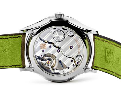 H. Moser & Cie. Venturer Small Seconds XL Funky Blue Handaufzug Weißgold 43mm blaues Zifferblatt braunes Lederband – Herrenuhren Uhr ohne Datum aus 750 Weißgold. Das Gehäuse ist rund und silber. Das Lederarmband ist braun. Das Zifferblatt ist ein Index in blau. – Ansicht 3