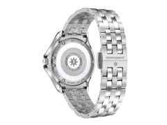 Junghans Meister S Quarz Edelstahl 35mm grünes Zifferblatt Metallband – Damenuhren Uhr mit Datum aus Edelstahl. Das Gehäuse ist rund und silber. Das Edelstahlarmband ist silber. Das Zifferblatt ist ein Index in grün. – Ansicht 2