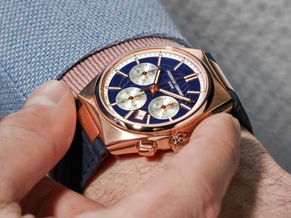 Frederique Constant Highlife Chronograph Automatic Edelstahl Roségold-PVD 41mm blau-weißes Zifferblatt blaues Lederband – Herrenuhren Chronograph aus Edelstahl und Leder. Das Gehäuse ist rund und roségold. Das Lederarmband ist blau. Das Zifferblatt ist ein Index in blau. – Ansicht 7