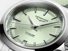 Longines Conquest Automatik Edelstahl 34mm grünes Zifferblatt grünes Kautschukband – Damenuhren Uhr mit Datum aus Edelstahl und Kautschuk. Das Gehäuse ist rund und silber. Das Kautschuk / Kunststoff / Silikon Armband ist grün. Das Zifferblatt ist ein Index in grün. – Ansicht 4