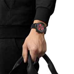 Tissot T-Race MotoGP                    2026 Chronograph Limited Edition Quarz Edelstahl 45mm schwarz-rotes Zifferblatt schwarzes Silikonband – Herrenuhren Chronograph aus Edelstahl und PVD beschichtet. Das Gehäuse ist rund und schwarz. Das Kautschuk / Kunststoff / Silikon Armband ist schwarz. Das Zifferblatt ist ein Index in schwarz. – Ansicht 9