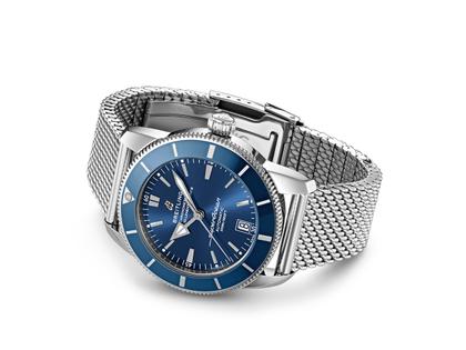 Breitling Superocean Heritage B20 Automatic 42 Edelstahl blaues Zifferblatt Metallband – Herrenuhren Uhr mit Datum aus Edelstahl und Keramik. Das Gehäuse ist rund und silber. Das Edelstahlarmband ist silber. Das Zifferblatt ist ein Index in blau. – Ansicht 4