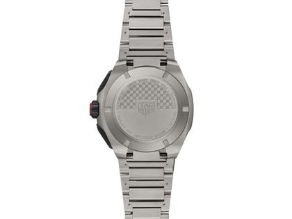 TAG Heuer Formula 1 Chronograph Automatik Titan 44mm schwarzes Zifferblatt Titanband – Herrenuhren Chronograph aus Aluminium, DLC beschichtet, Kautschuk und Titan. Das Gehäuse ist rund und grau. Das Titanarmband ist grau. Das Zifferblatt ist ein Index in schwarz. – Ansicht 4