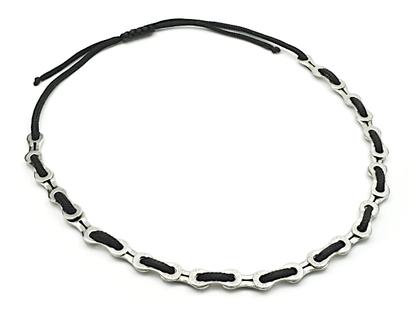 Halsschmuck Collier in schwarz und aus Titan.