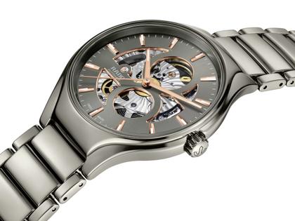Rado True Round Automatic Open Heart Keramik 40mm graues Zifferblatt graues Keramikband – Herrenuhren Uhr ohne Datum aus Keramik und Titan. Das Gehäuse ist rund und grau. Das Keramikarmband ist grau. Das Zifferblatt ist ein Index in grau. – Ansicht 2