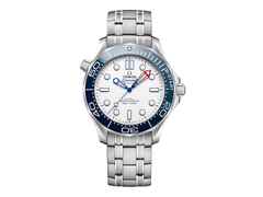 Omega Seamaster Diver 300M Automatik Edelstahl 42mm America's Cup weißes Zifferblatt Metallband – Herrenuhren Uhr ohne Datum aus Edelstahl und Keramik. Das Gehäuse ist rund und silber. Das Edelstahlarmband ist silber. Das Zifferblatt ist ein Index in weiß.