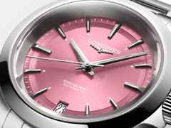 Longines Conquest Automatik Edelstahl 34mm rosafarbenes Zifferblatt Metallband – Damenuhren Uhr mit Datum aus Edelstahl. Das Gehäuse ist rund und silber. Das Edelstahlarmband ist silber. Das Zifferblatt ist ein Index in rosa. – Ansicht 3