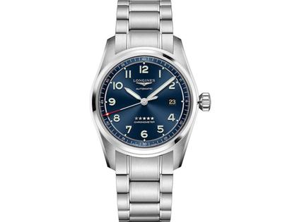 Longines Spirit Automatik Edelstahl 42 mm blaues Zifferblatt Edelstahlband – Herrenuhren Uhr mit Datum aus Edelstahl. Das Gehäuse ist rund und silber. Das Edelstahlarmband ist silber. Das Zifferblatt ist arabisch Index und blau.