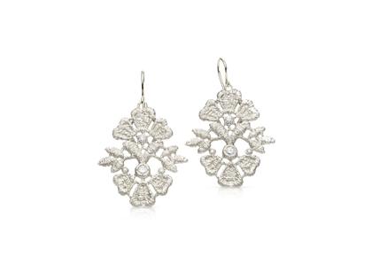 Brigitte Adolph Jewellery Design Flower Garden Ohrhänger Silber mit Brillanten 0,100ct – Ohrschmuck Ohrhänger in silber und aus 925 Silber.