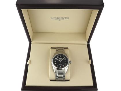 Longines Spirit Automatik Edelstahl 40mm schwarzes Zifferblatt Metallband L38104536 Full Set mit Garantie Occasion – Herrenuhren Uhr mit Datum aus Edelstahl. Das Gehäuse ist rund und silber. Das Edelstahlarmband ist silber. Das Zifferblatt ist arabisch Index und schwarz. – Ansicht 3